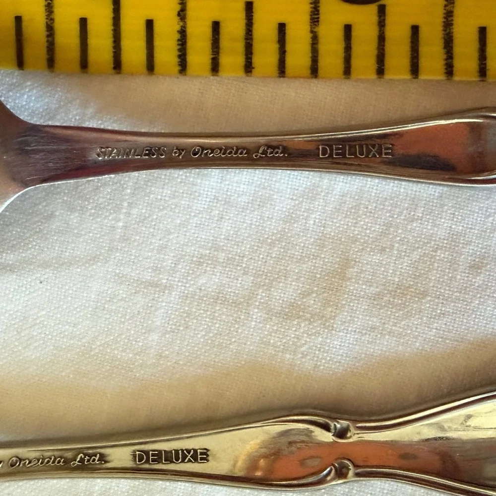 Oneida Chateau Deluxe Stainless Steel Spoons Set of 4 Teaspoons Small